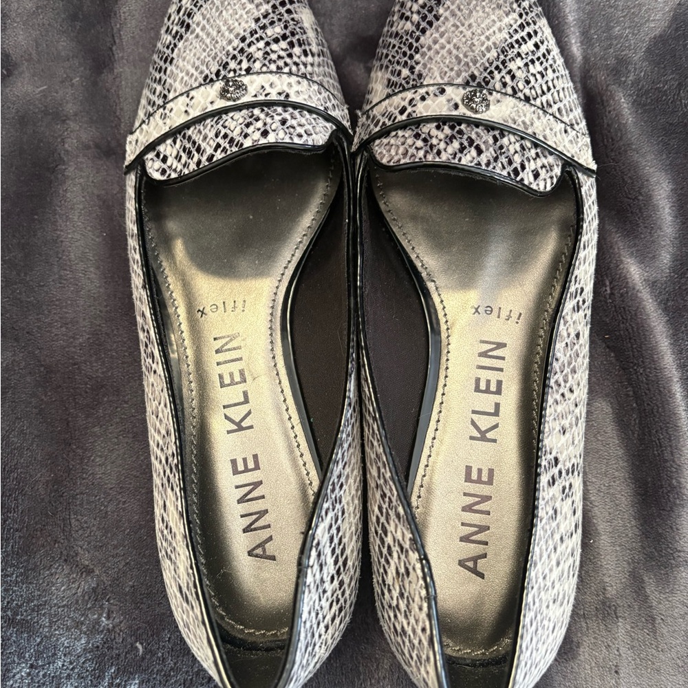 Anne Klein iFlex Snakeskin Loafers Flats Comfort Shoes - Picture 3 of 6